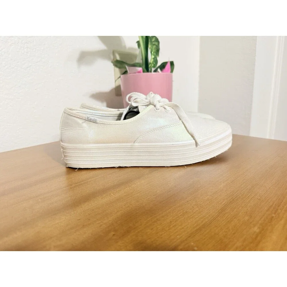 Keds White Iridescent Low Top Lace-Up Platform Sneakers WF67726 size 7.5